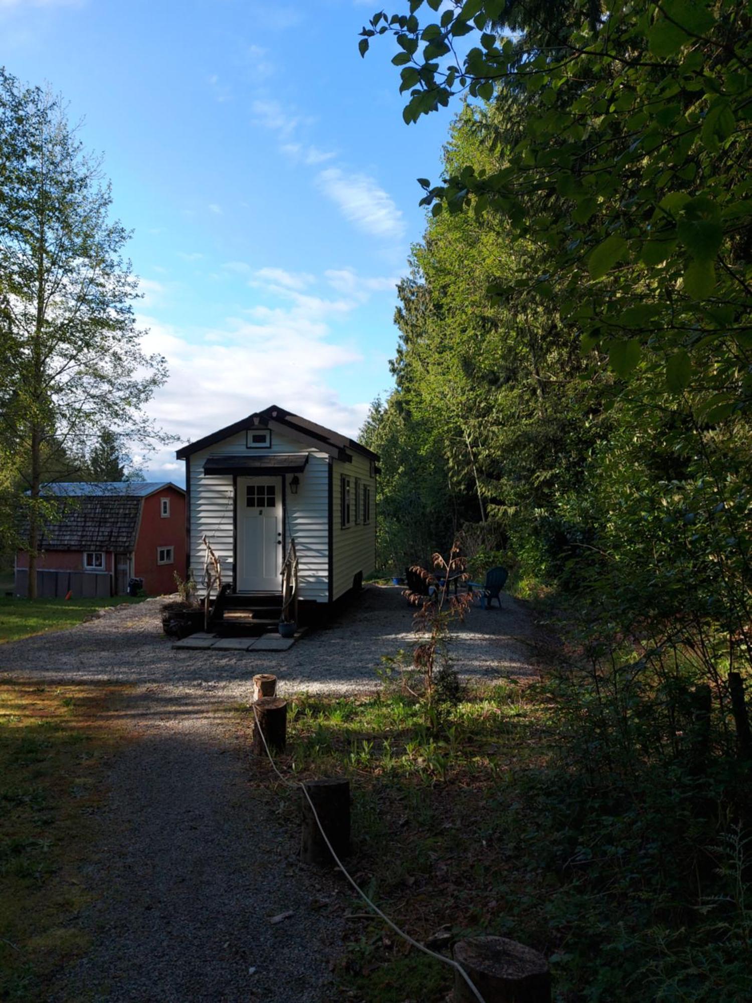 A Tiny Escape Roberts Creek Quarto foto