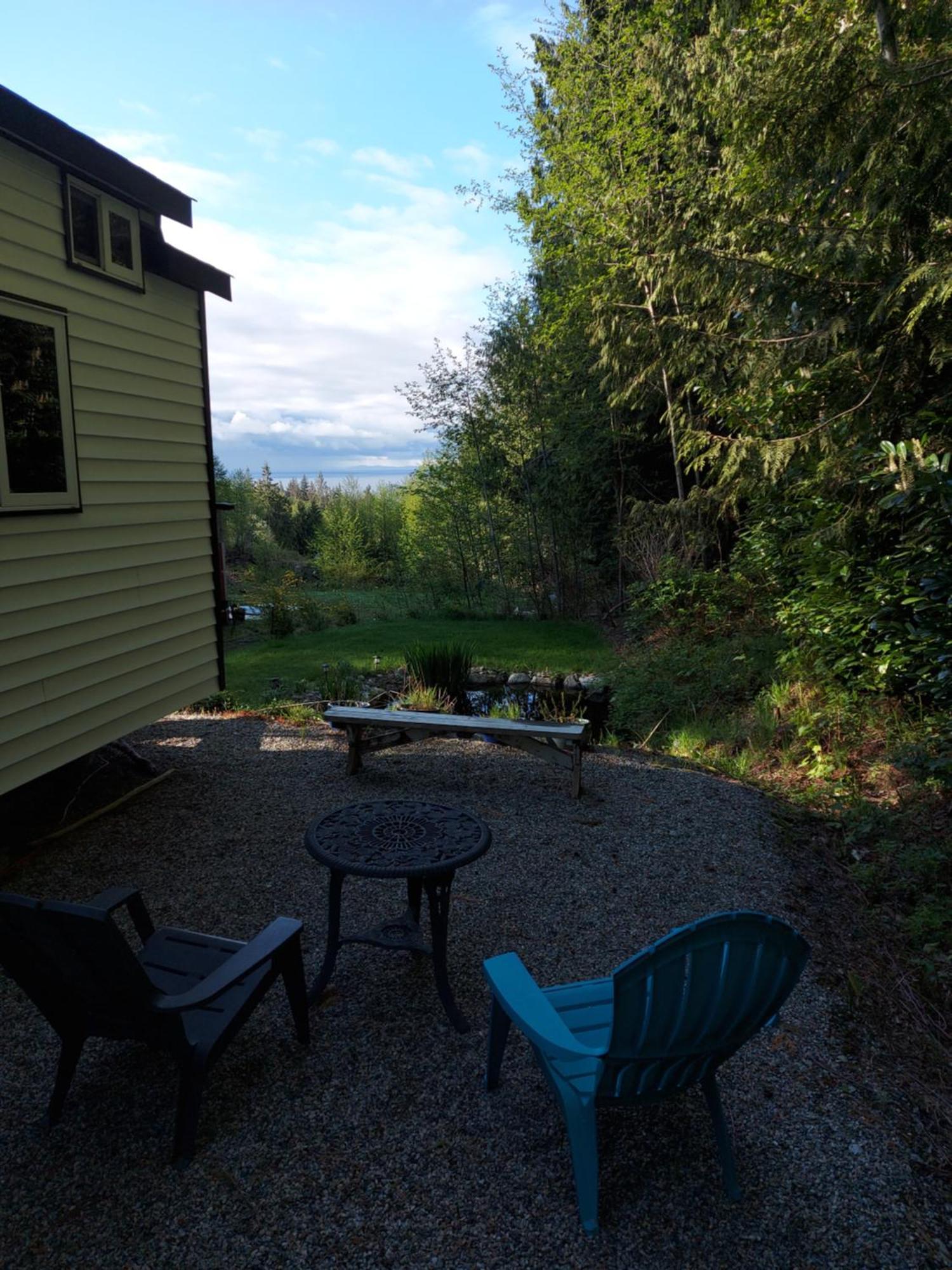 A Tiny Escape Roberts Creek Quarto foto
